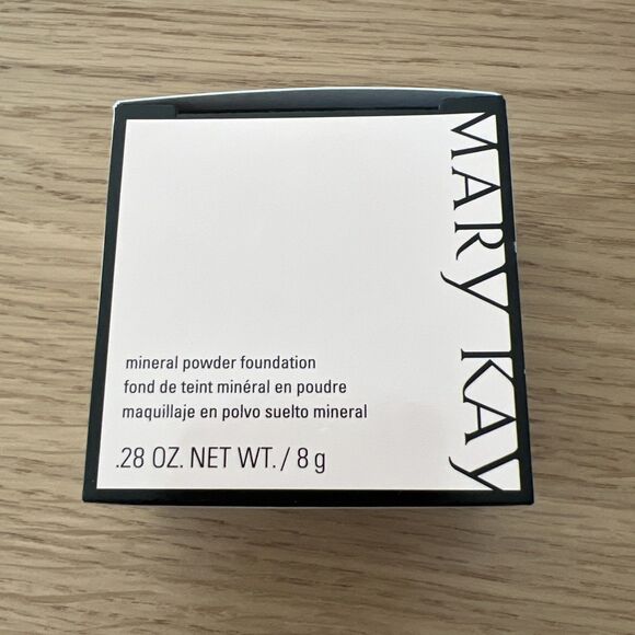 Mary Kay Mineral Powder Foundation Ivory 0.5 Discontinued .28 OZ / 8 g NEW - Picture 1 of 6